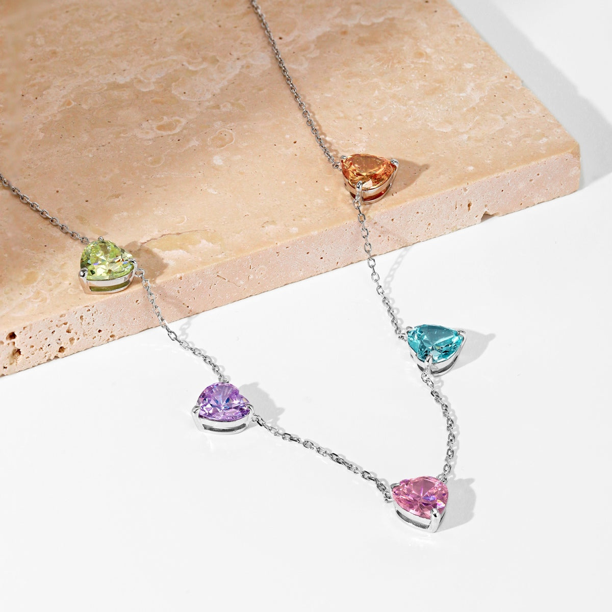 [Lora-Jewelry] Collier scintillant en forme de cœur coloré