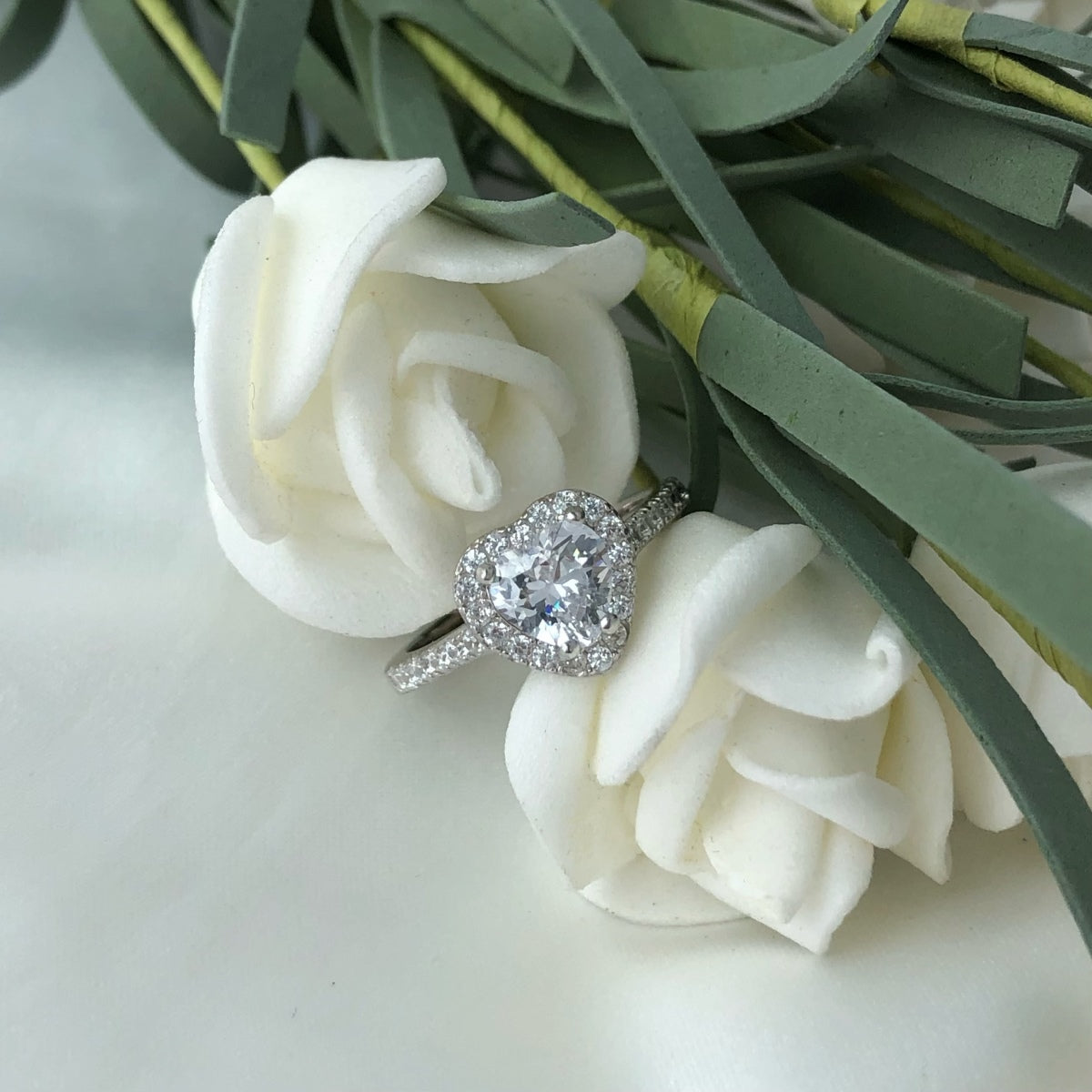 [Lora-Jewelry] Bague d'amour romantique en forme de cœur éclaboussante et éternelle