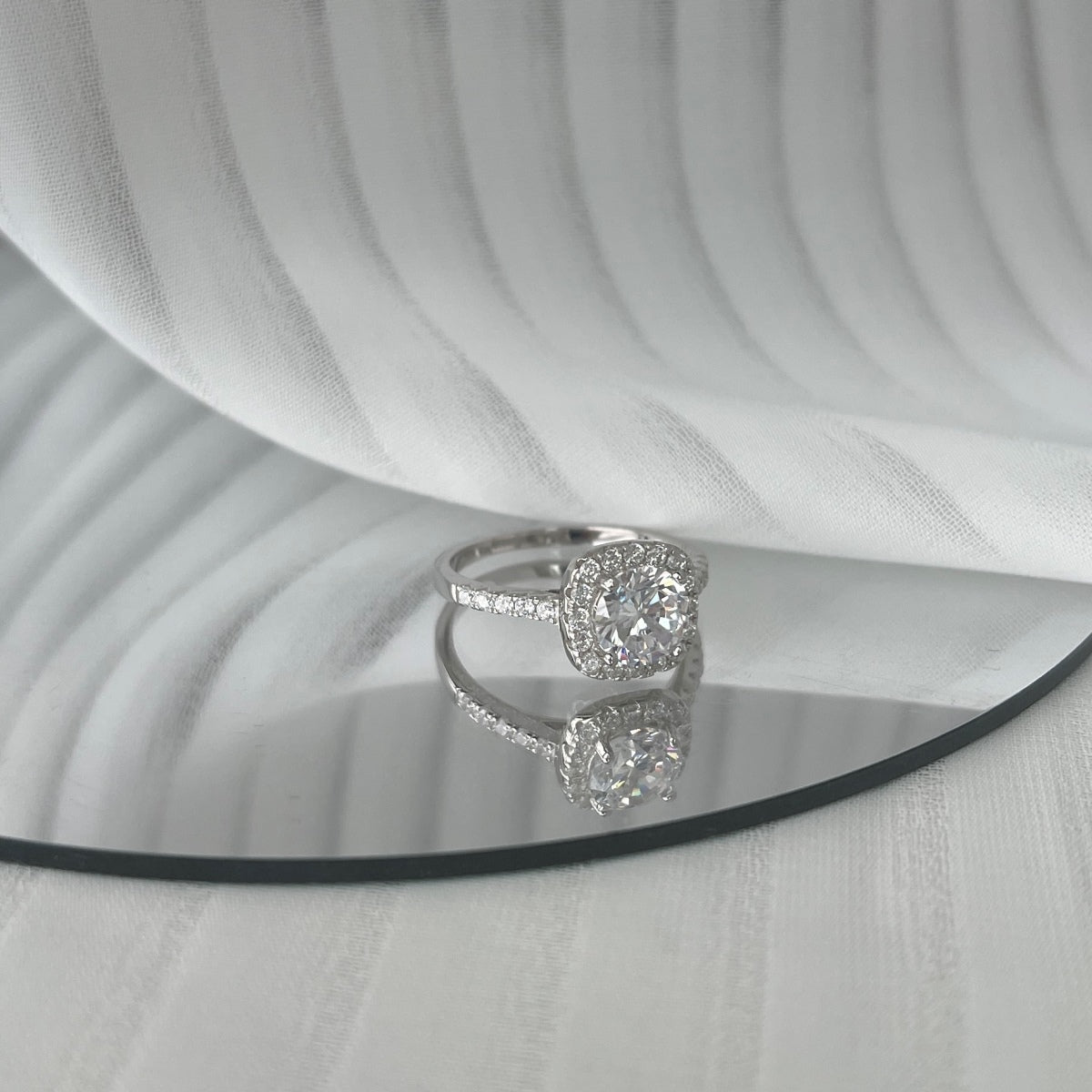 [Lora-Jewelry] Alliance de mariage éblouissante et resplendissante à taille ronde