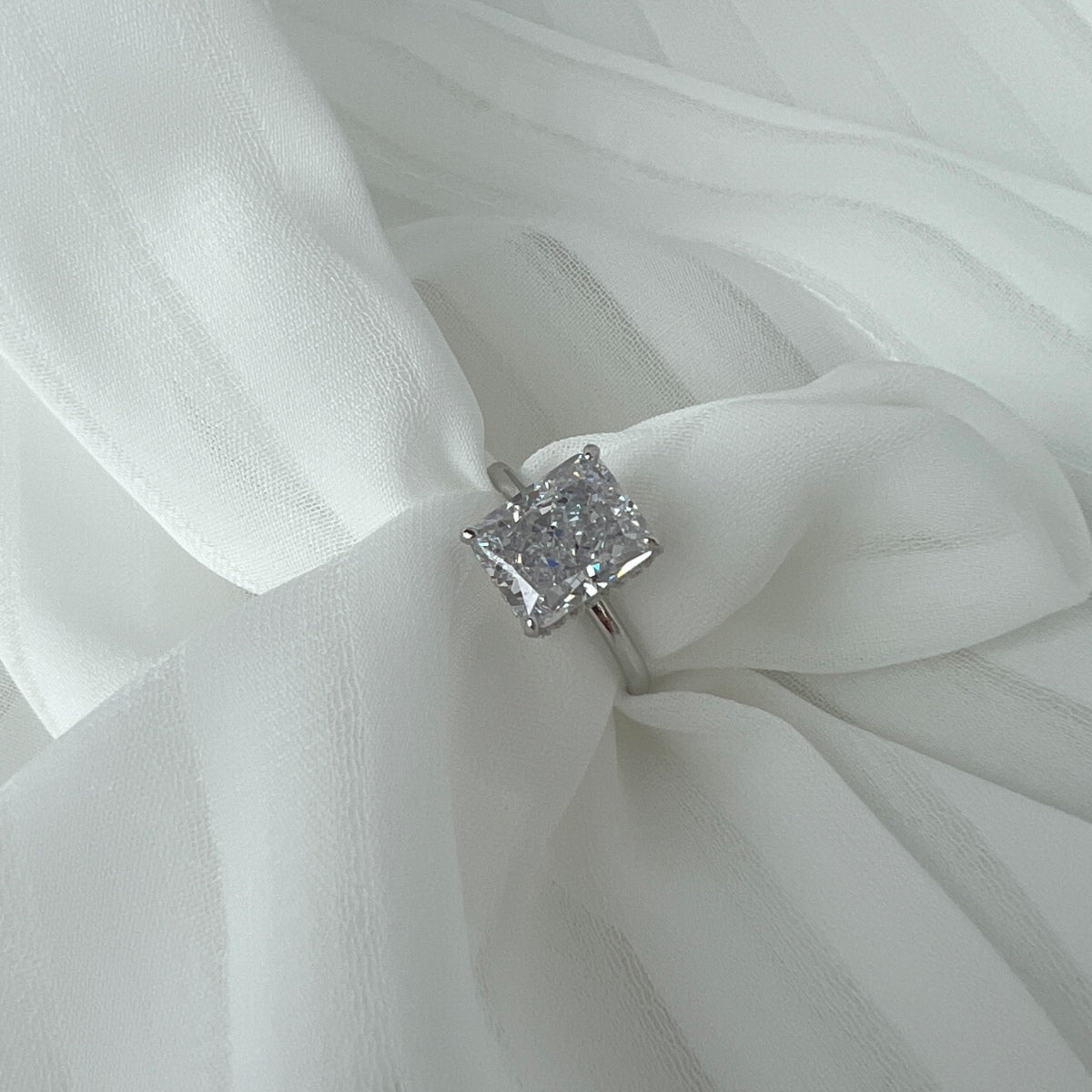 [Lora-Jewelry] Bague de banquet ornée de 4,0 carats, taille radiand enchanteresse