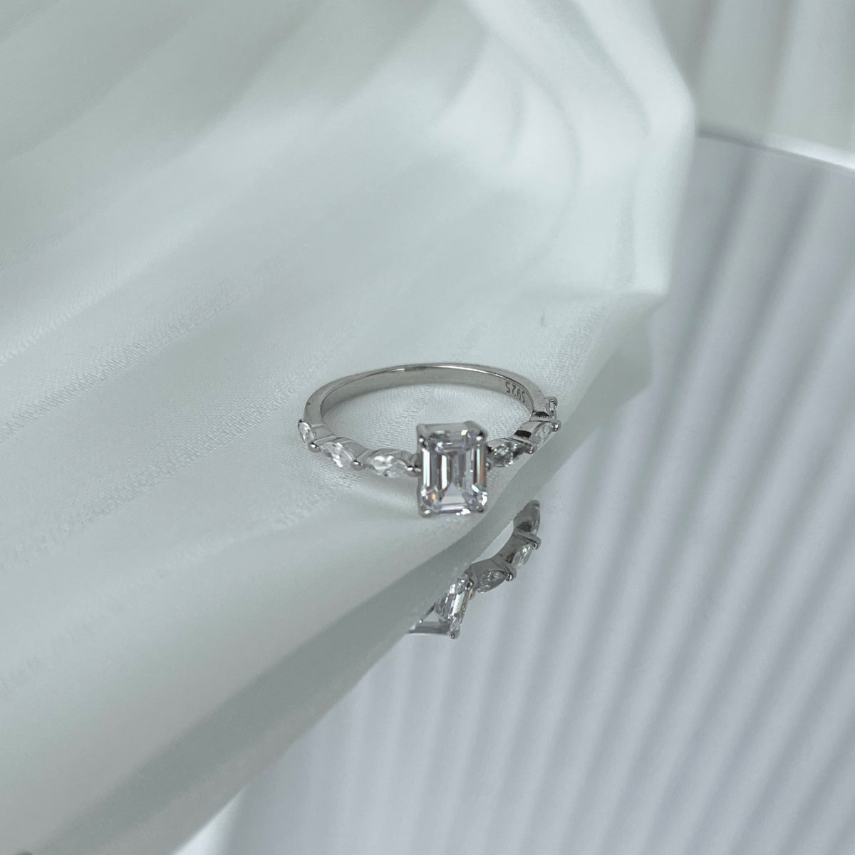 [Lora-Jewelry] Bague quotidienne délicate et resplendissante de 1,0 carat