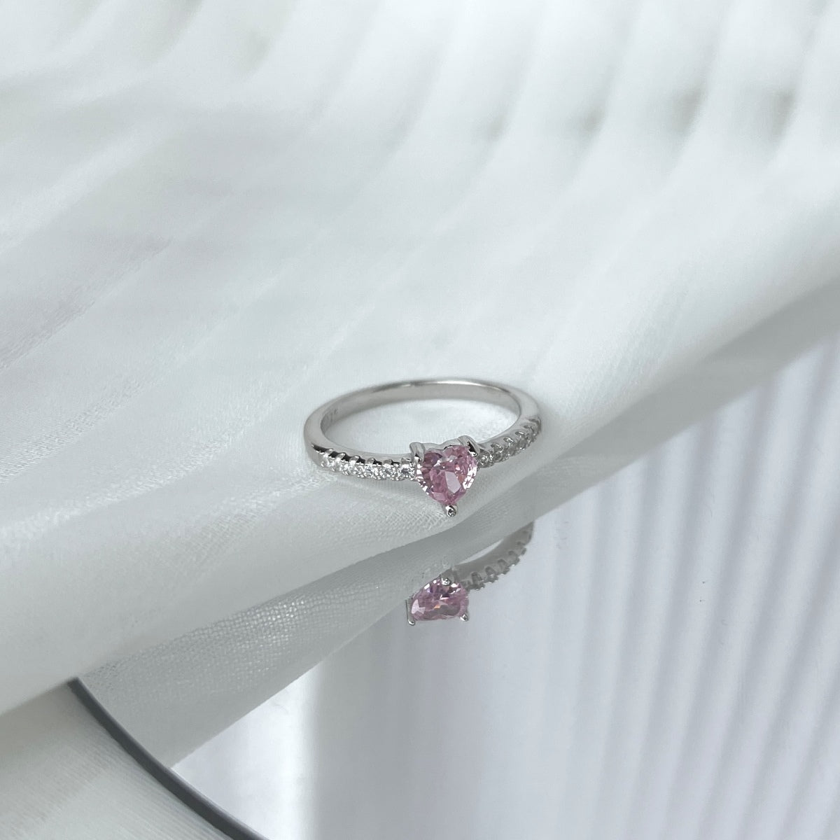 [Lora-Jewelry]0.5カラット カラットエタニティ チャーミング ハートシェイプ ラバーリング