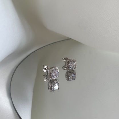 [Lora-Jewelry] Boucles d'oreilles à tige classiques avec pierre centrale ronde