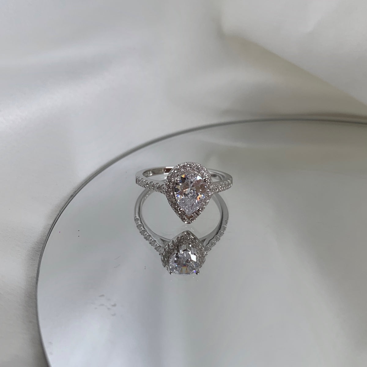 [Lora-Jewelry] Alliance de mariage luxueuse en forme de goutte d'eau de 1,0 carat