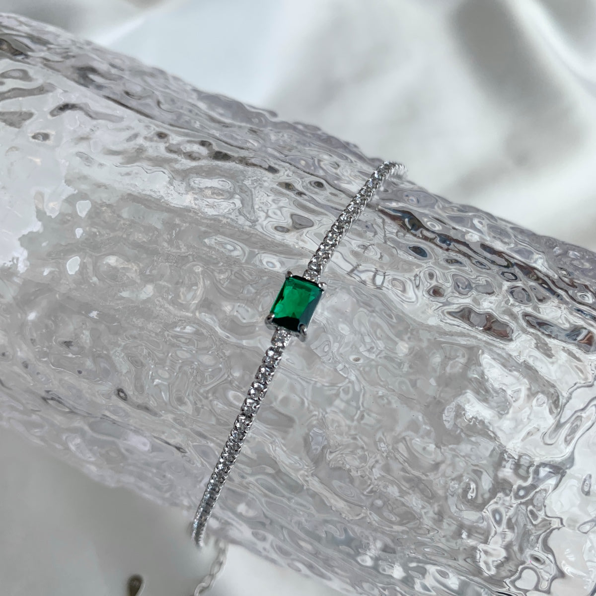 [Lora-Jewelry] Bracelet de banquet unique taille émeraude de 1,0 carat