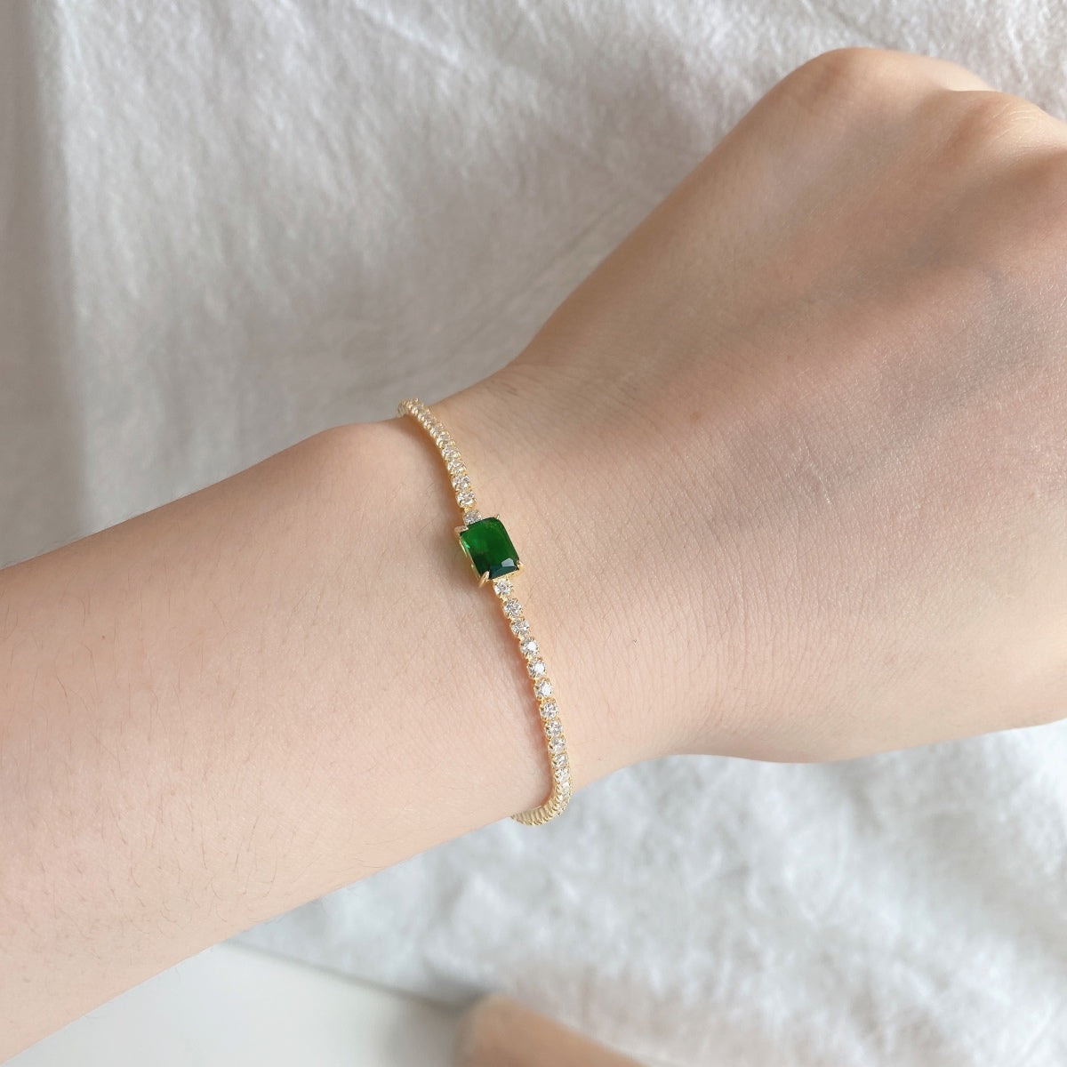 [Lora-Jewelry] Bracelet de banquet unique taille émeraude de 1,0 carat