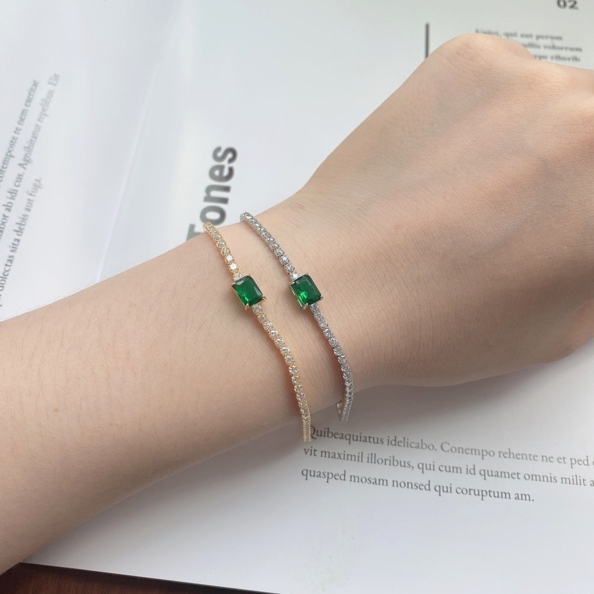 [Lora-Jewelry] Bracelet de banquet unique taille émeraude de 1,0 carat