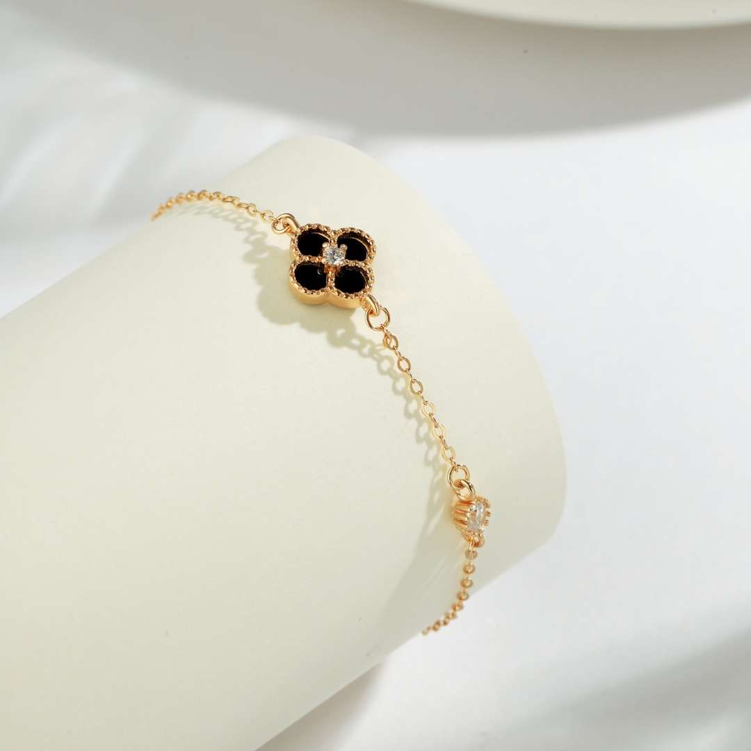 [Lora-Jewelry] Bracelet délicat trèfle à quatre feuilles