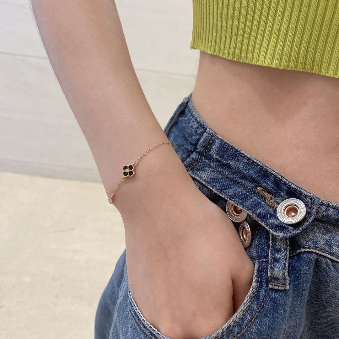 [Lora-Jewelry] Bracelet délicat trèfle à quatre feuilles