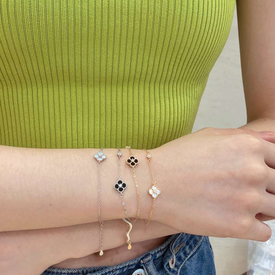 [Lora-Jewelry] Bracelet délicat trèfle à quatre feuilles