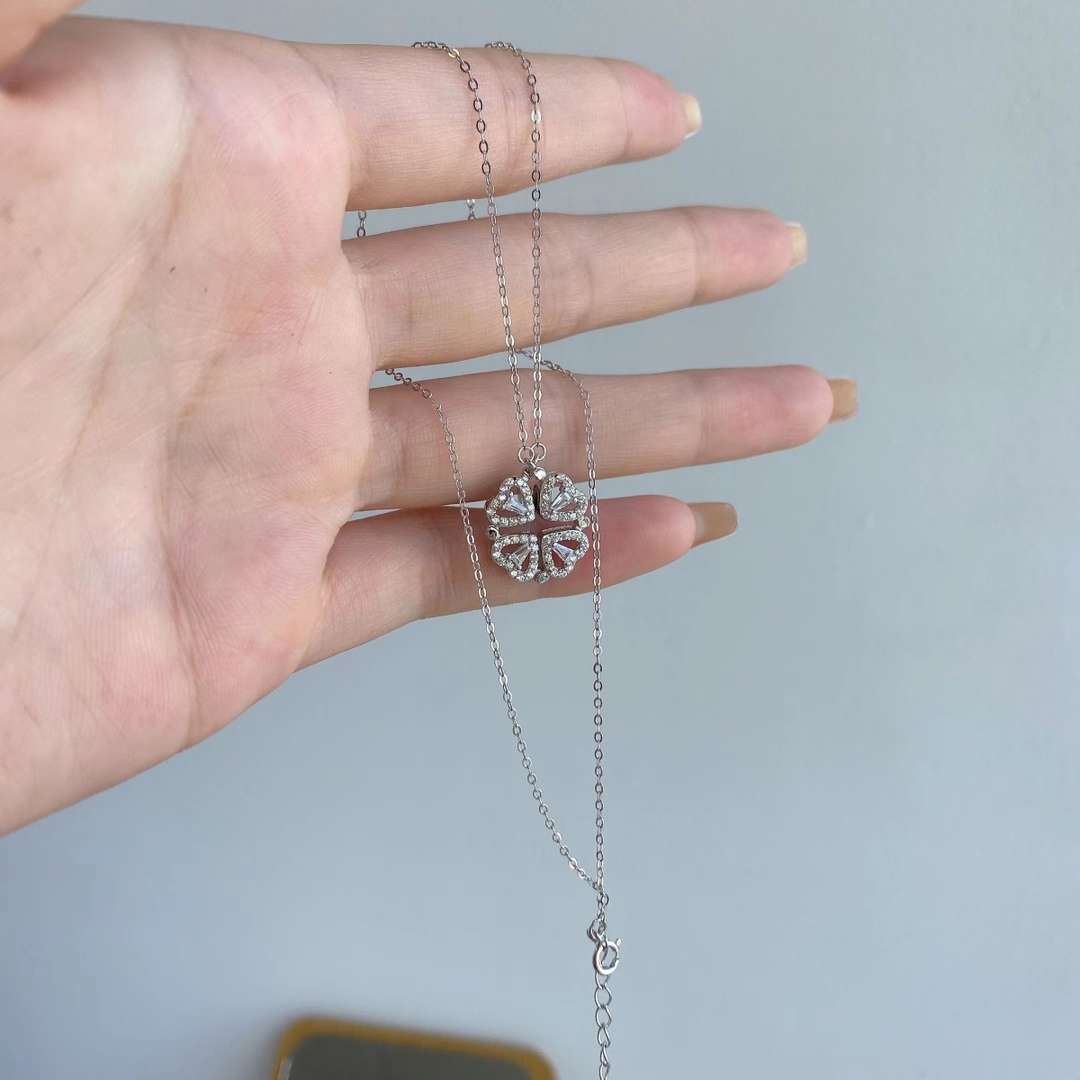 [Lora-Jewelry] Collier en forme de cœur orné de fleurs taillées
