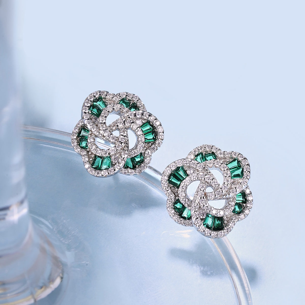[Lora-Jewelry] Boucles d'oreilles exquises en forme de fleur pour un usage quotidien