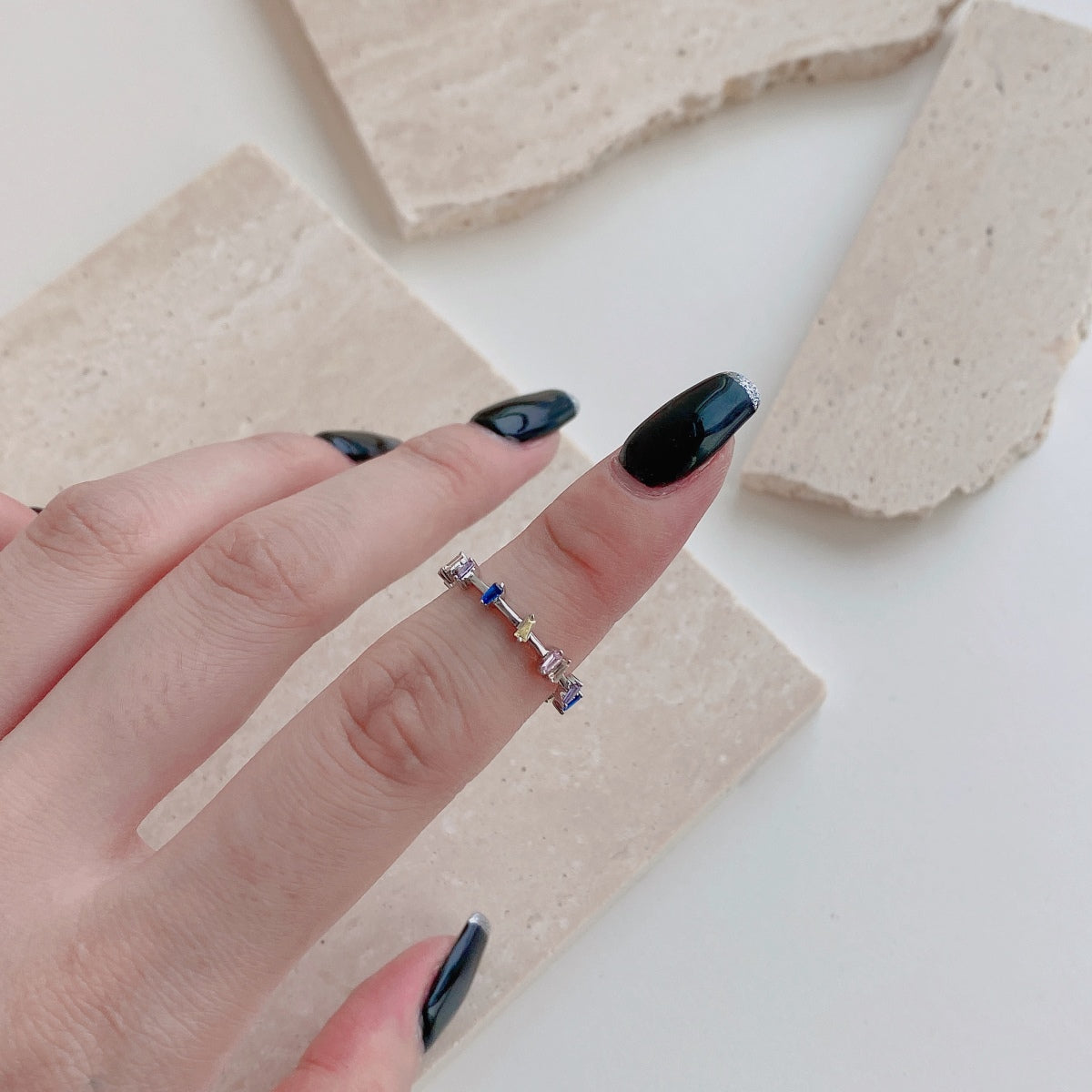 [Lora-Jewelry] Bague unique à taille trapèze pour un usage quotidien