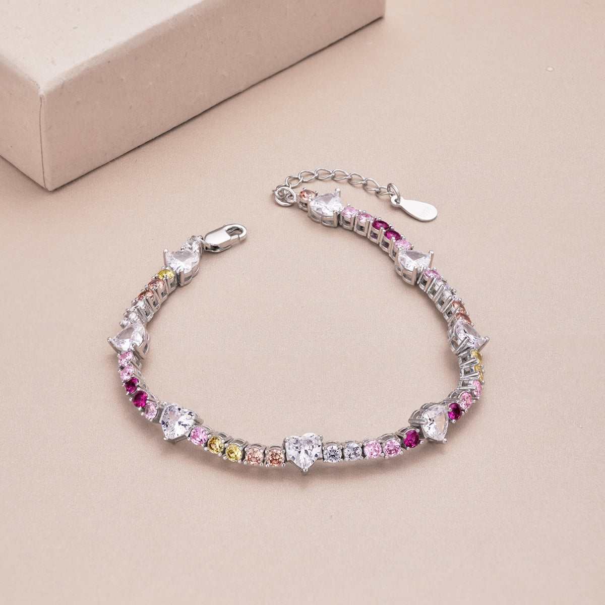 [Lora-Jewelry]ロマンティックハートシェイプラウンドカットラバーブレスレット