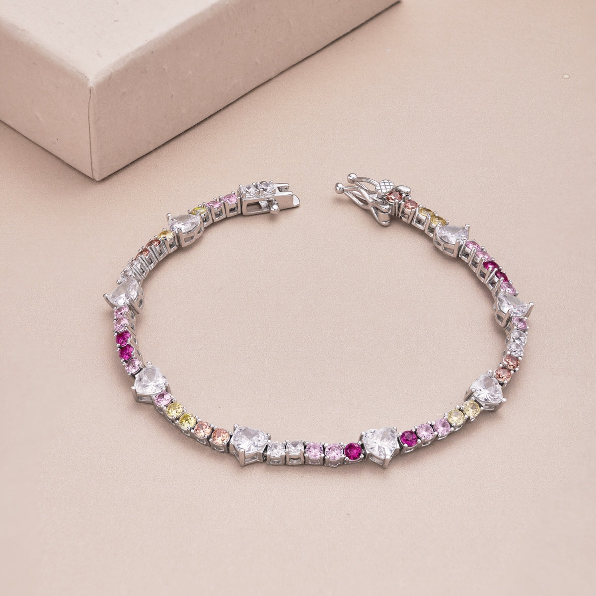 [Lora-Jewelry]ロマンティックハートシェイプラウンドカットラバーブレスレット