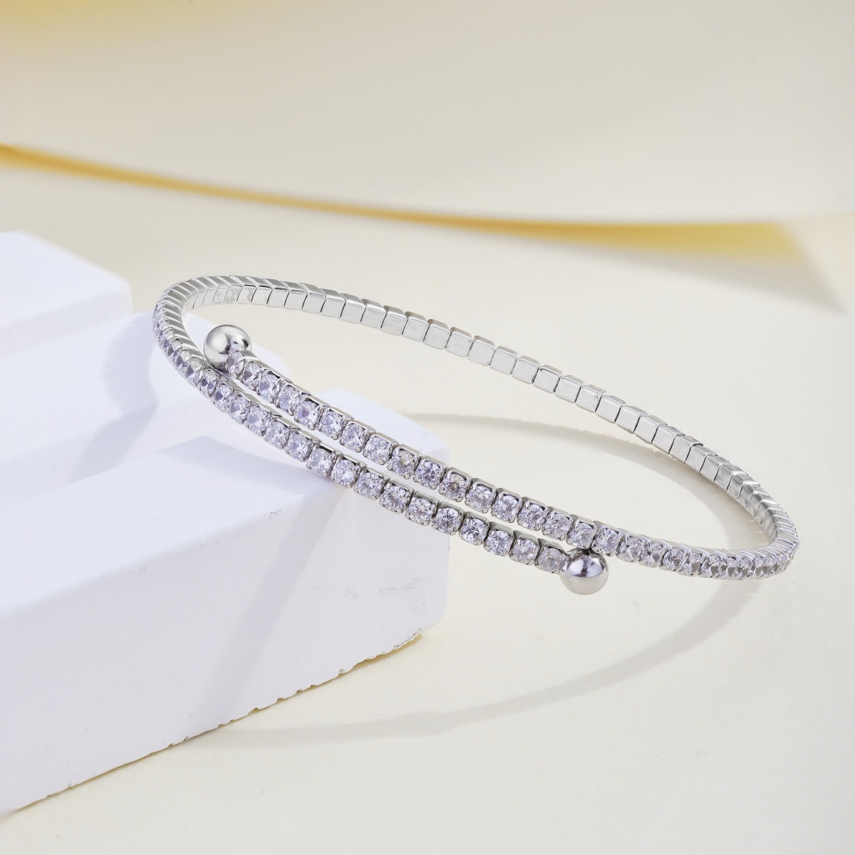 [Lora-Jewelry] Bracelet fantaisie rond avec rangée de diamants