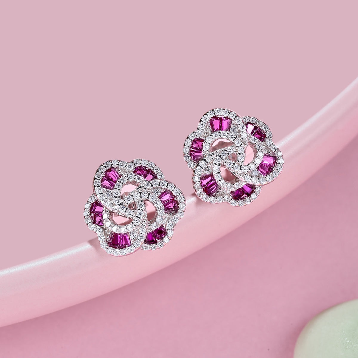 [Lora-Jewelry] Boucles d'oreilles exquises en forme de fleur pour un usage quotidien