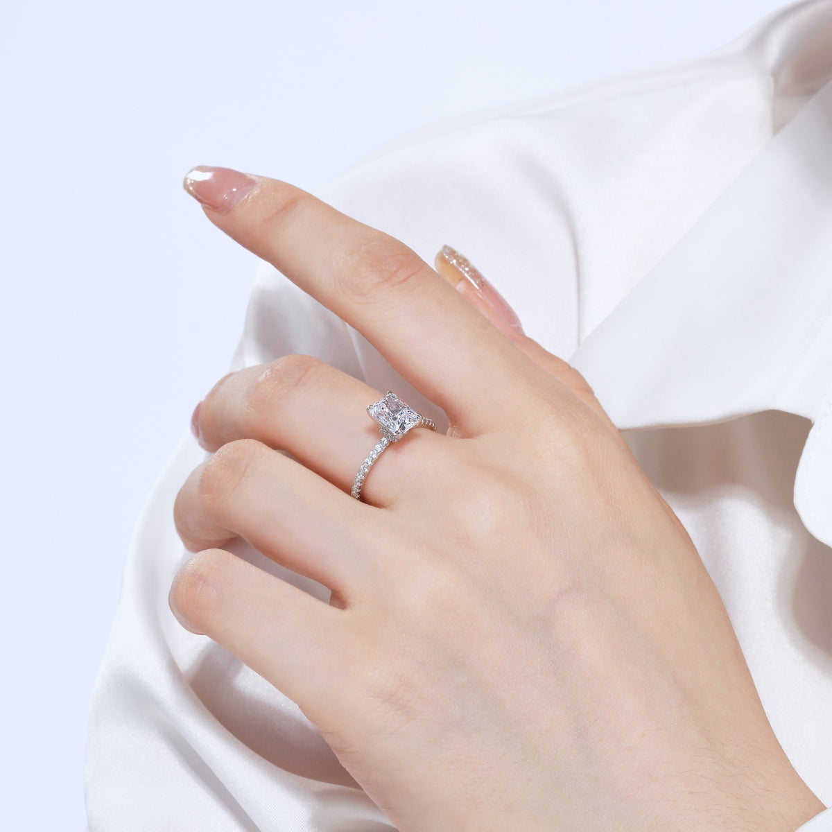 [Lora-Jewelry] Bague de fête scintillante et éclatante de 2,0 carats