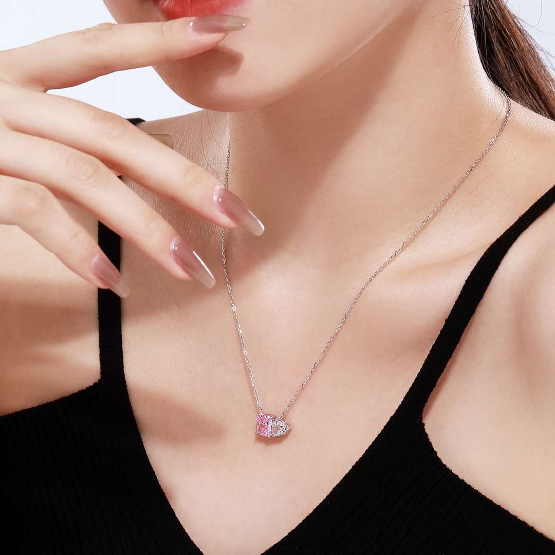 [Lora-Jewelry] Collier éblouissant en forme de carré et de cœur