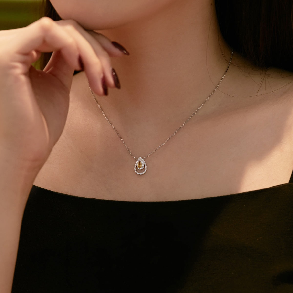 [Lora-Jewelry] Collier scintillant en forme de poire