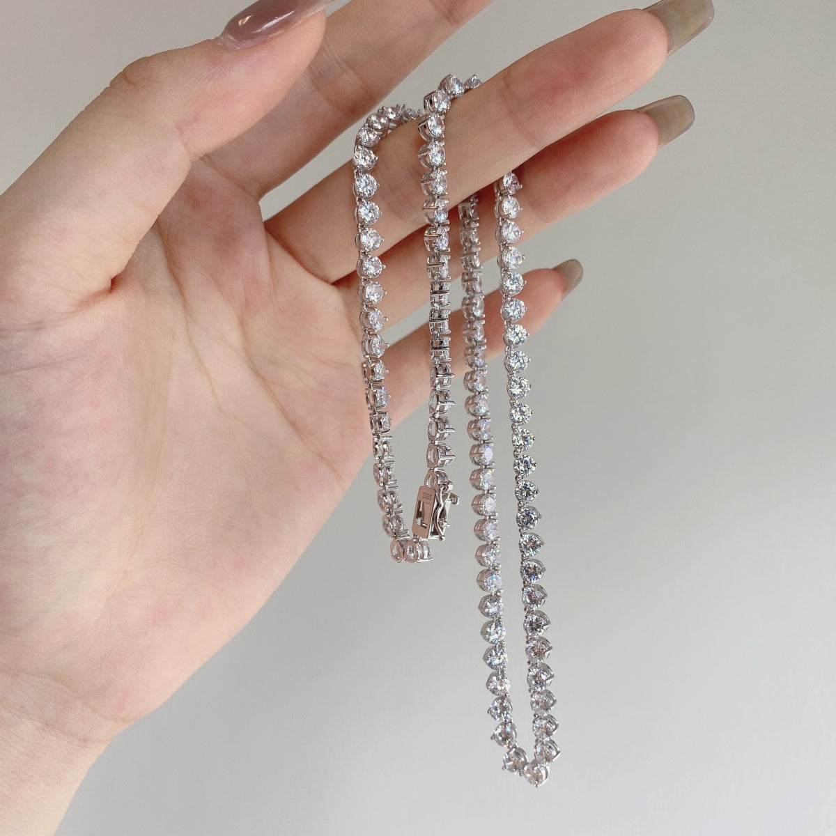 [Lora-Jewelry] Collier tennis orné de cœurs taillés