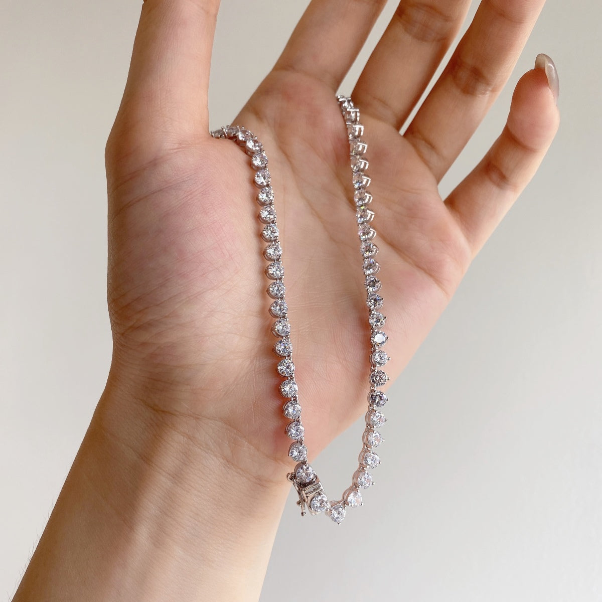 [Lora-Jewelry] Collier tennis orné de cœurs taillés