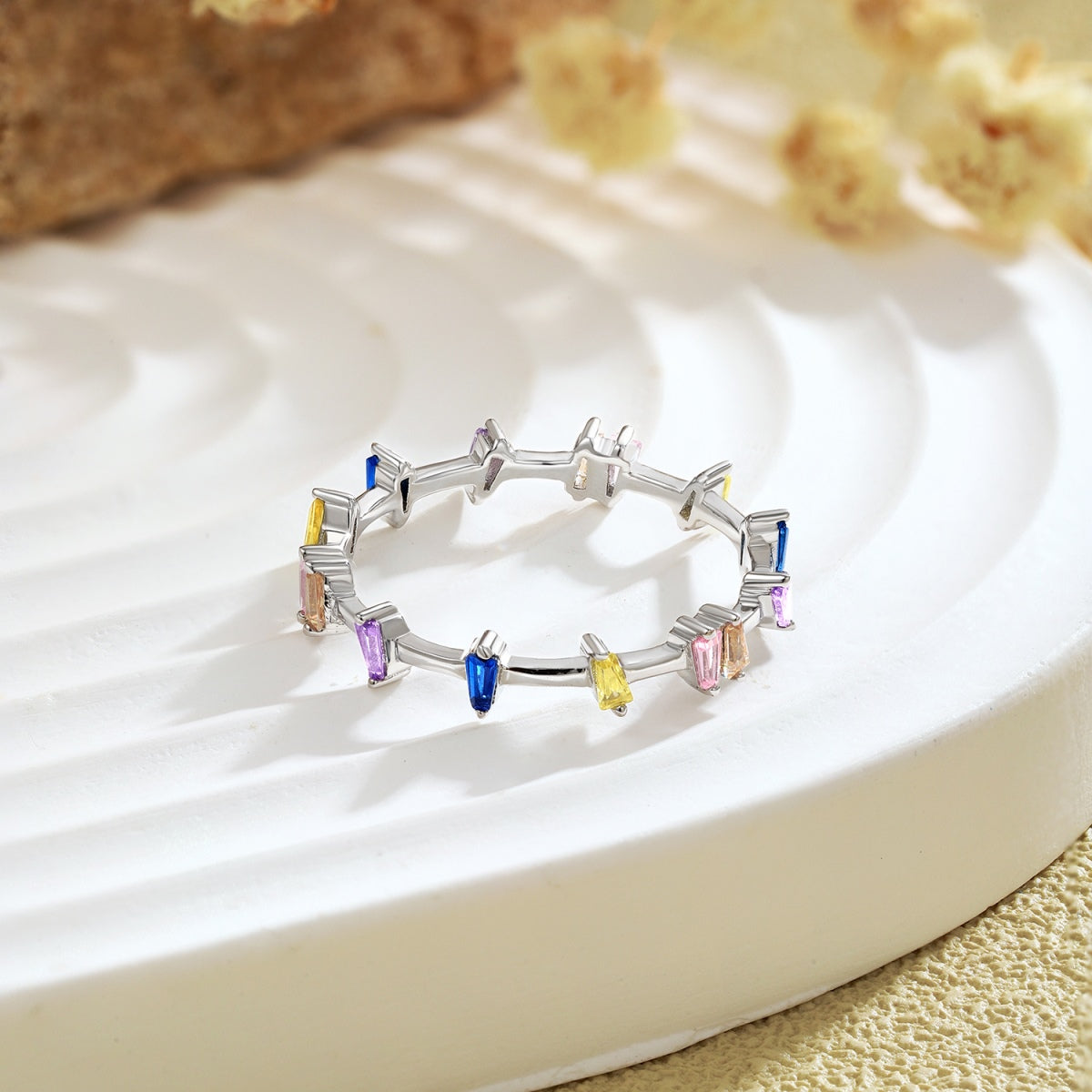 [Lora-Jewelry] Bague unique à taille trapèze pour un usage quotidien
