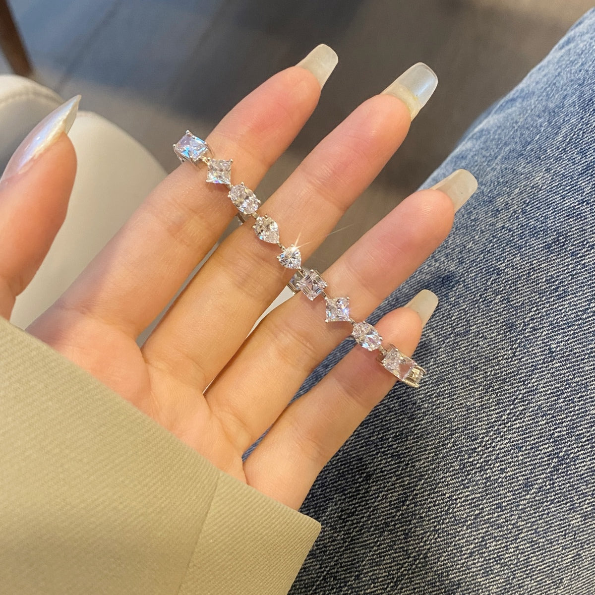 [Lora-Jewelry]ユニークで美しいマルチカットのデイリーブレスレット