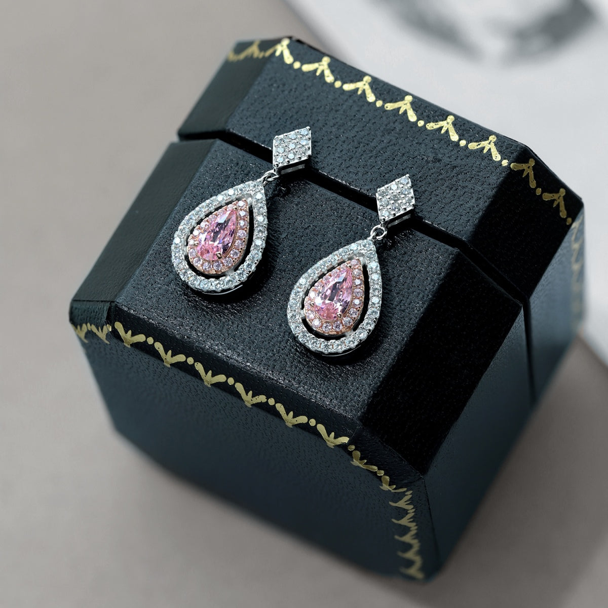 [Lora-Jewelry] Boucles d'oreilles de banquet en forme de goutte d'eau délicates et ornées