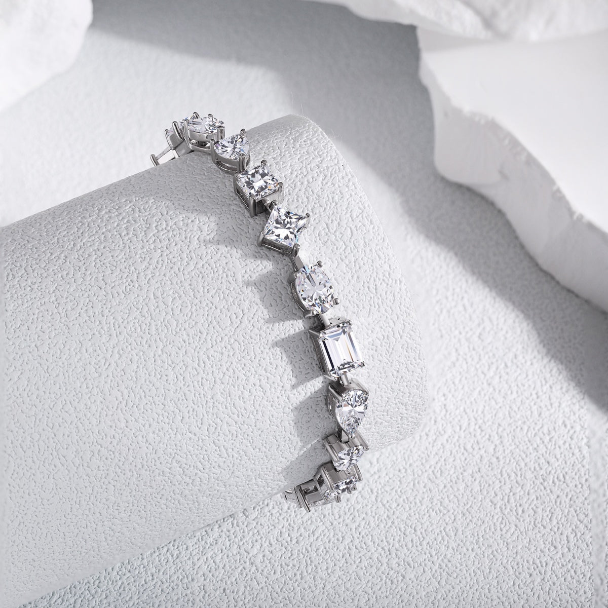 [Lora-Jewelry]ユニークで美しいマルチカットのデイリーブレスレット