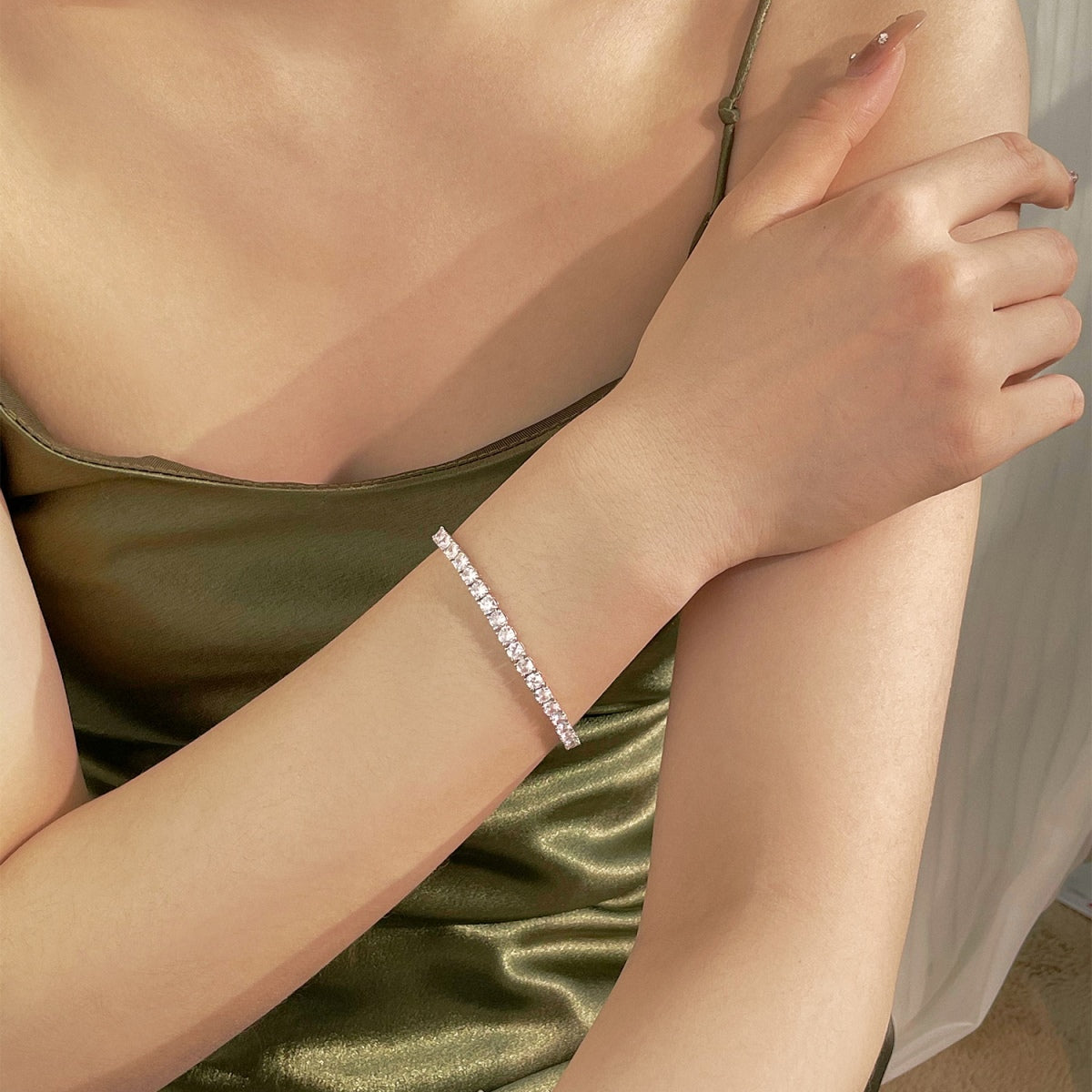 [Lora-Jewelry] Bracelet tennis luxueux orné de pierres rondes