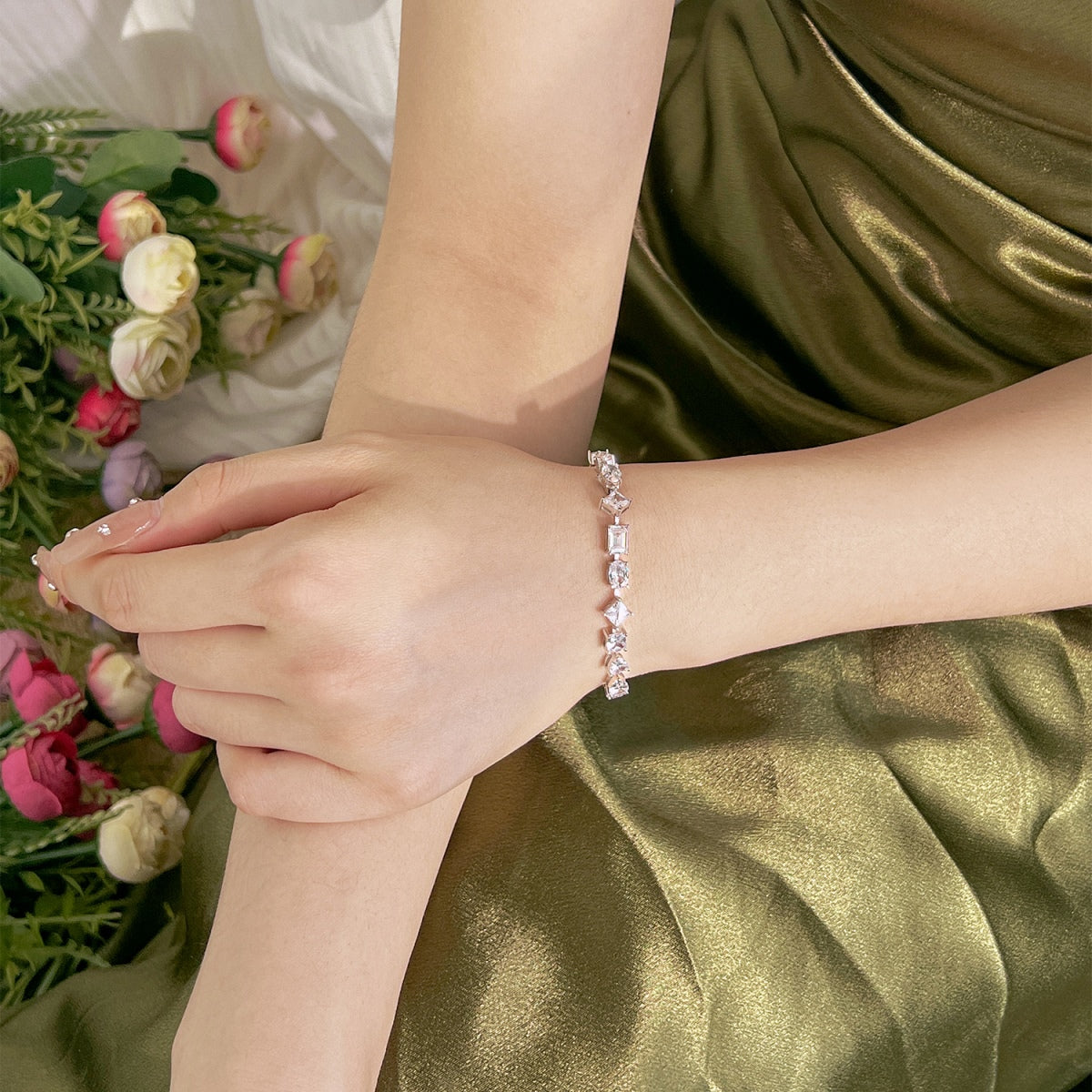 [Lora-Jewelry]ユニークで美しいマルチカットのデイリーブレスレット
