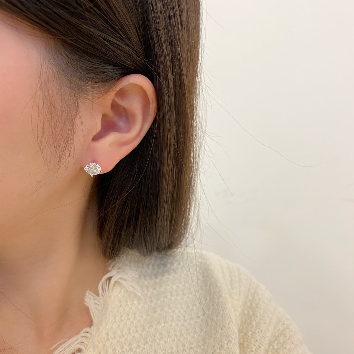 [Lora-Jewelry] Boucles d'oreilles à tige élégantes et brillantes avec pierre centrale ronde