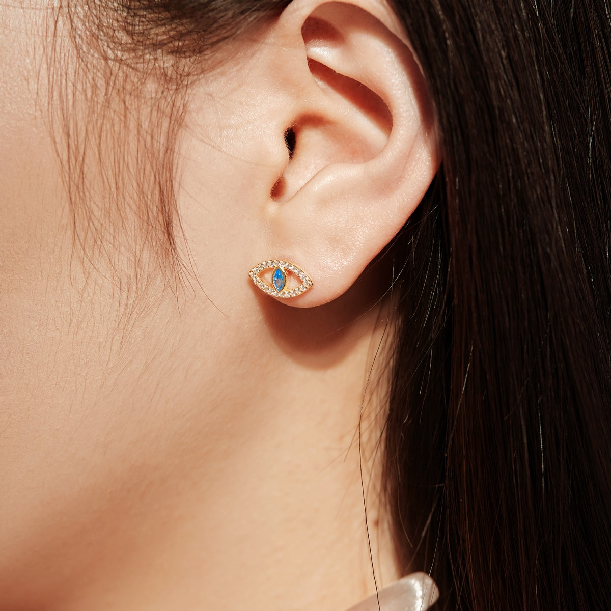 [Lora-Jewelry] Boucles d'oreilles à tige creuses Blue Devil Eyes
