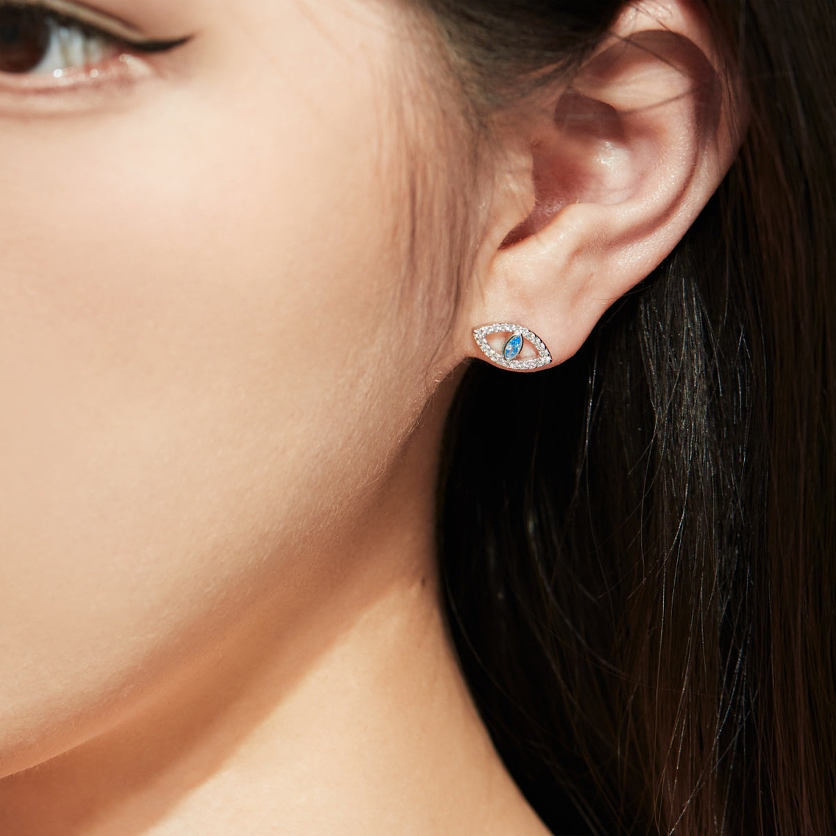 [Lora-Jewelry] Boucles d'oreilles à tige creuses Blue Devil Eyes