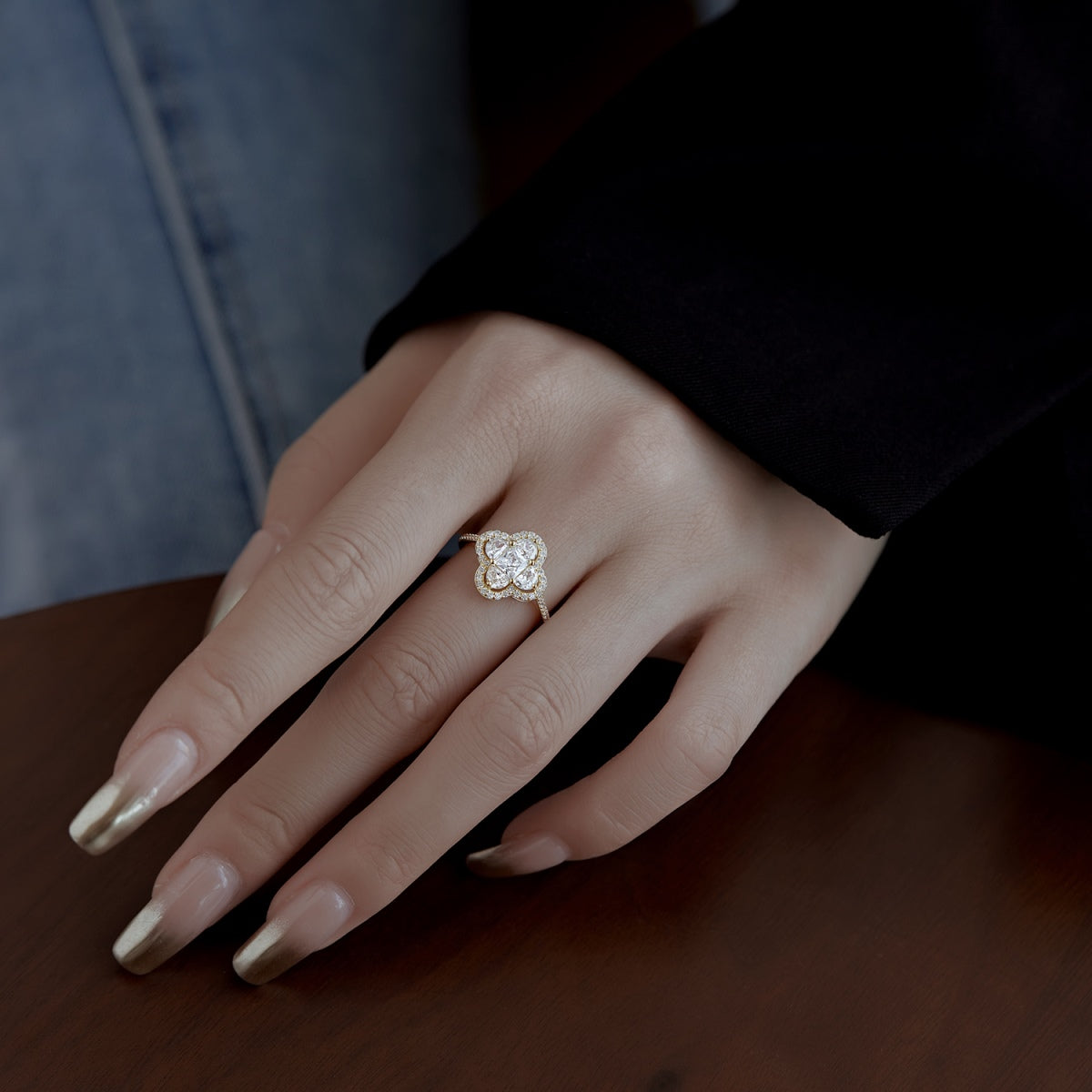 [Lora-Jewelry] Bague de banquet luxueuse en forme de fleur d'éternité