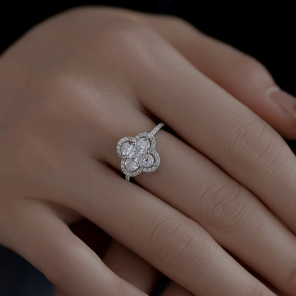 [Lora-Jewelry] Bague de banquet luxueuse en forme de fleur d'éternité