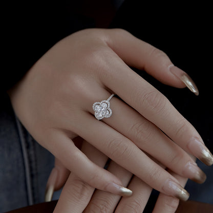 [Lora-Jewelry] Bague de banquet luxueuse en forme de fleur d'éternité