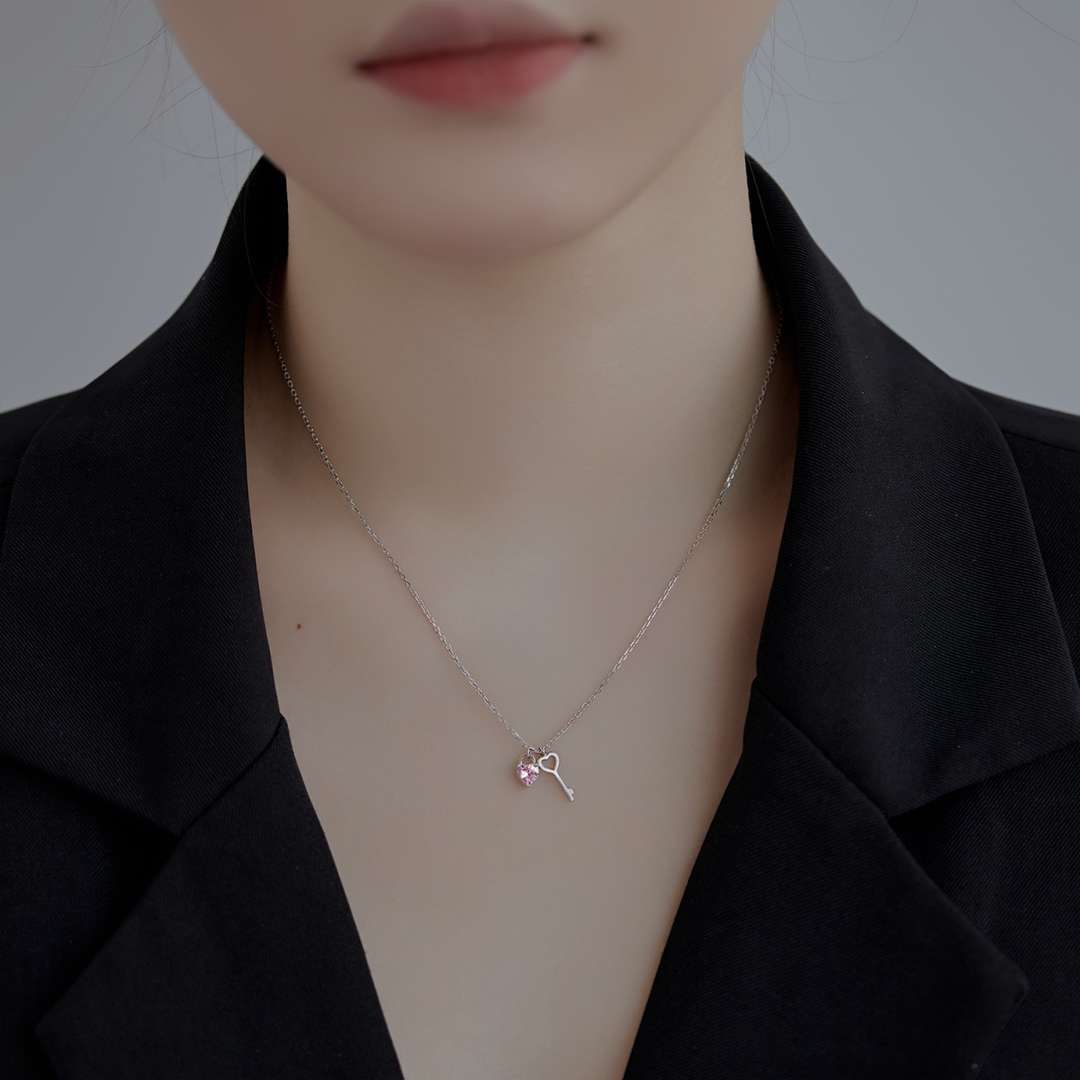 [Lora-Jewelry] Collier pendentif clé unique en forme de cœur