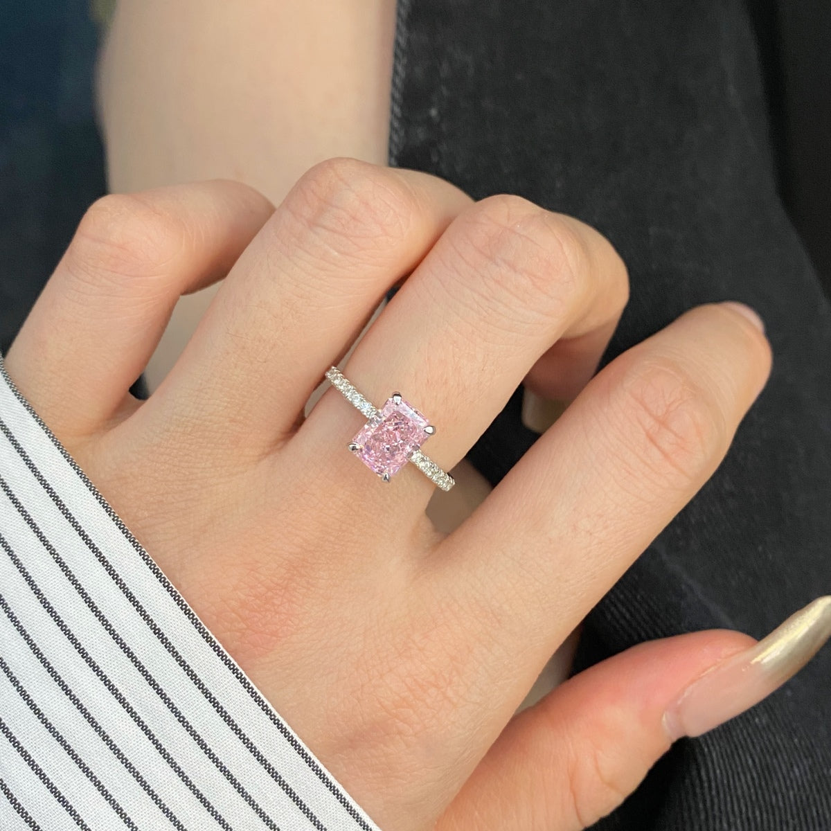 [Lora-Jewelry] Bague de fête scintillante et éclatante de 2,0 carats