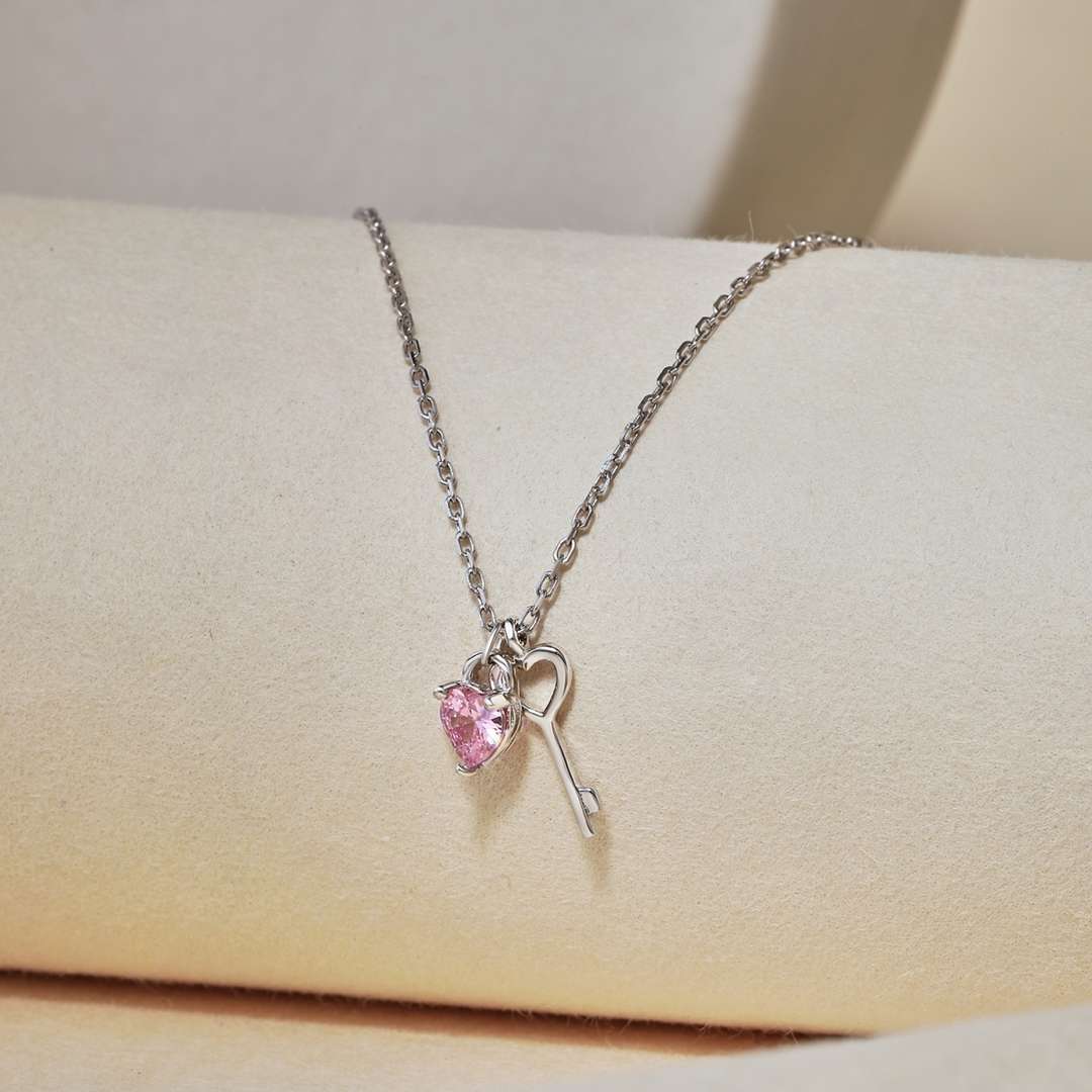 [Lora-Jewelry] Collier pendentif clé unique en forme de cœur