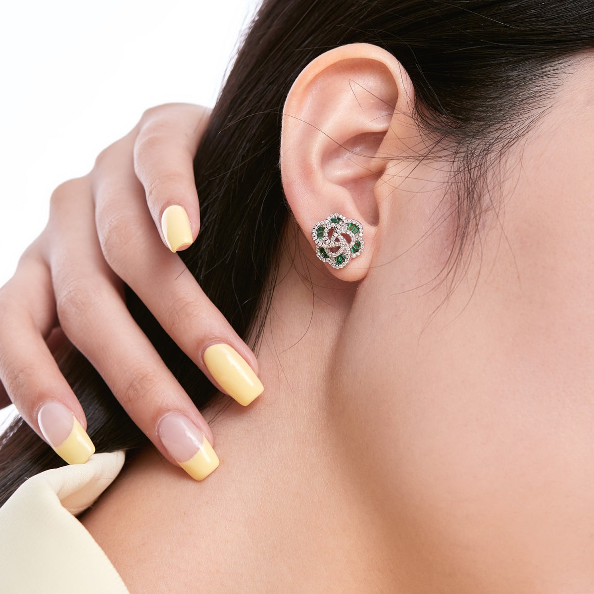 [Lora-Jewelry] Boucles d'oreilles exquises en forme de fleur pour un usage quotidien