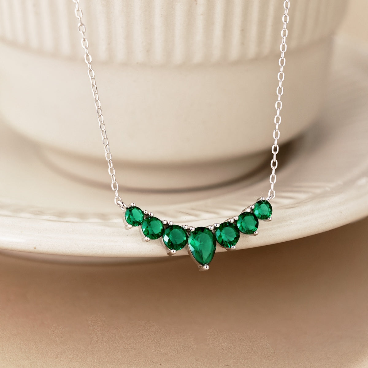 [Lora-Jewelry] Collier délicat en forme de cœur coloré