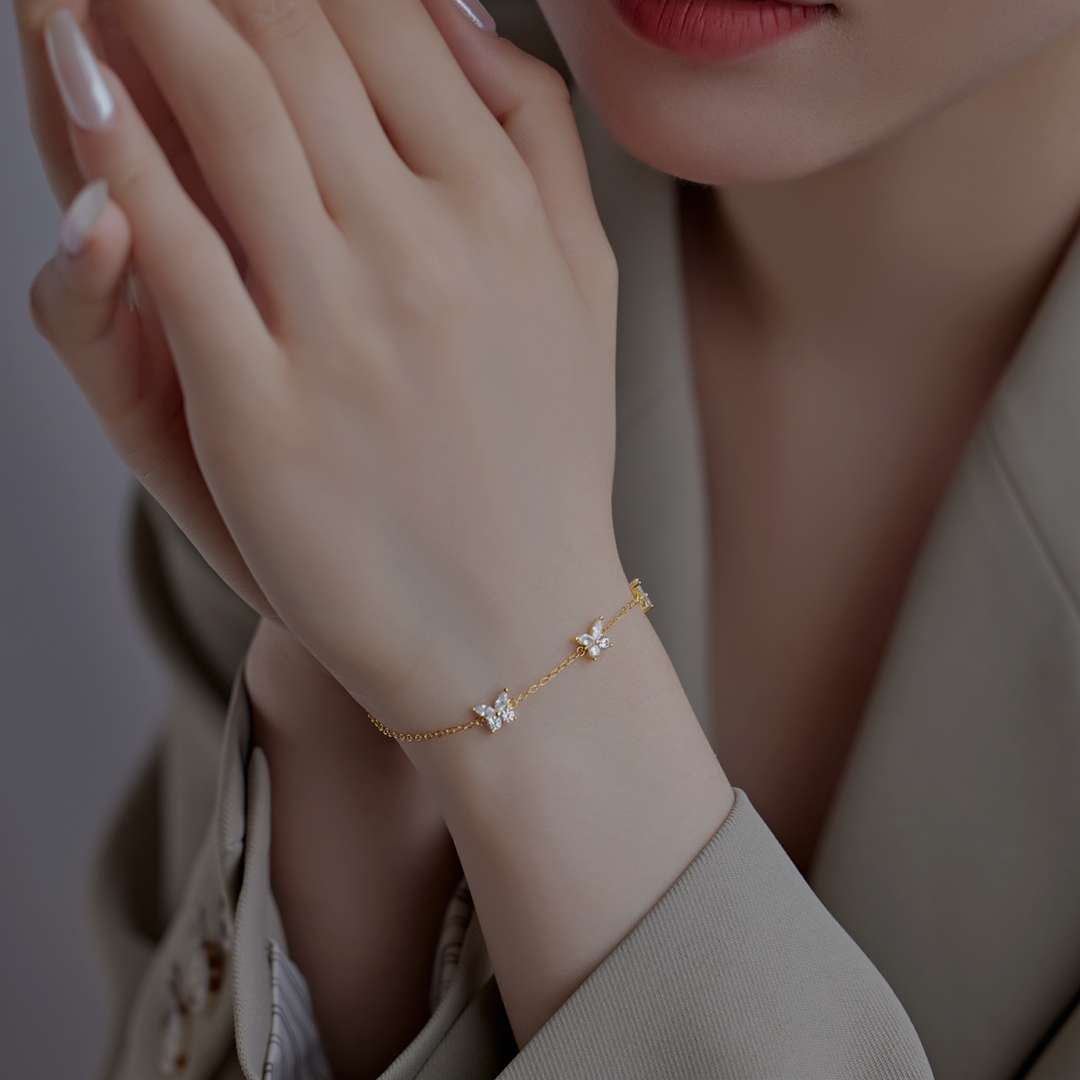 [Lora-Jewelry] Collier en forme de papillon rayonnant