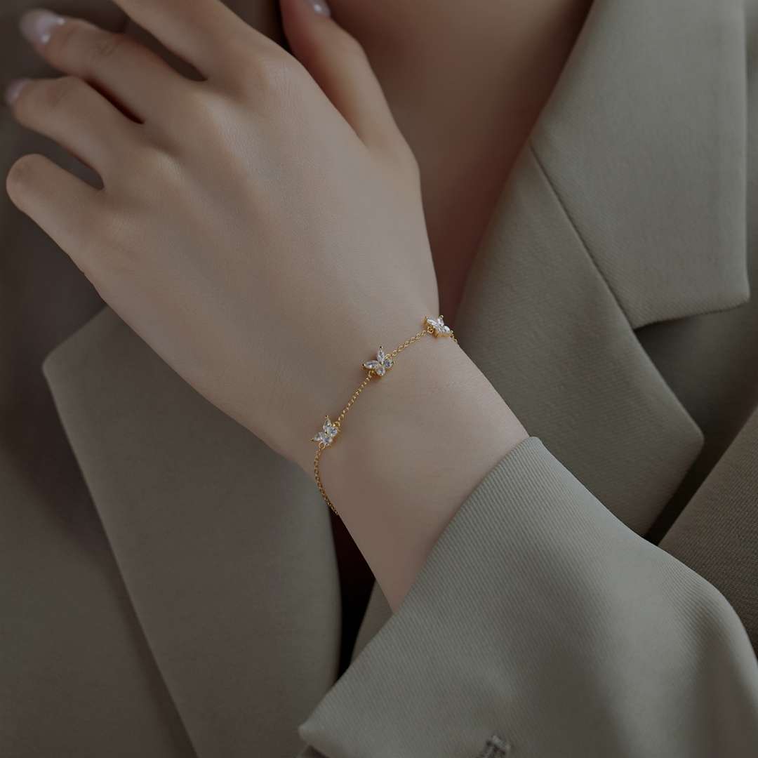 [Lora-Jewelry] Collier en forme de papillon rayonnant