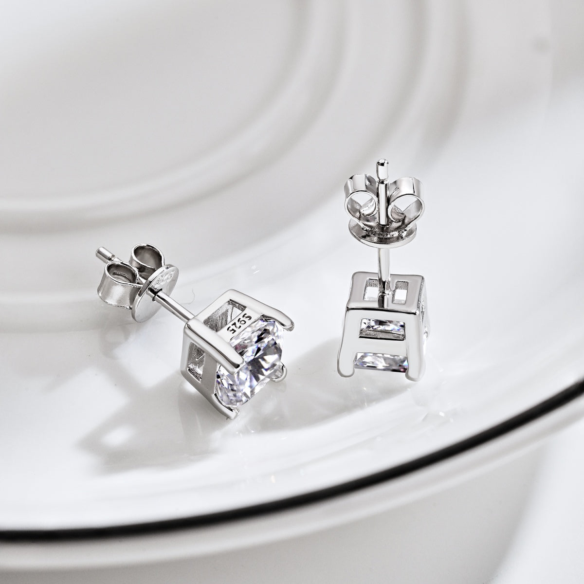 [Lora-Jewelry] Boucles d'oreilles de mariage taille princesse radieuse de 1,0 carat
