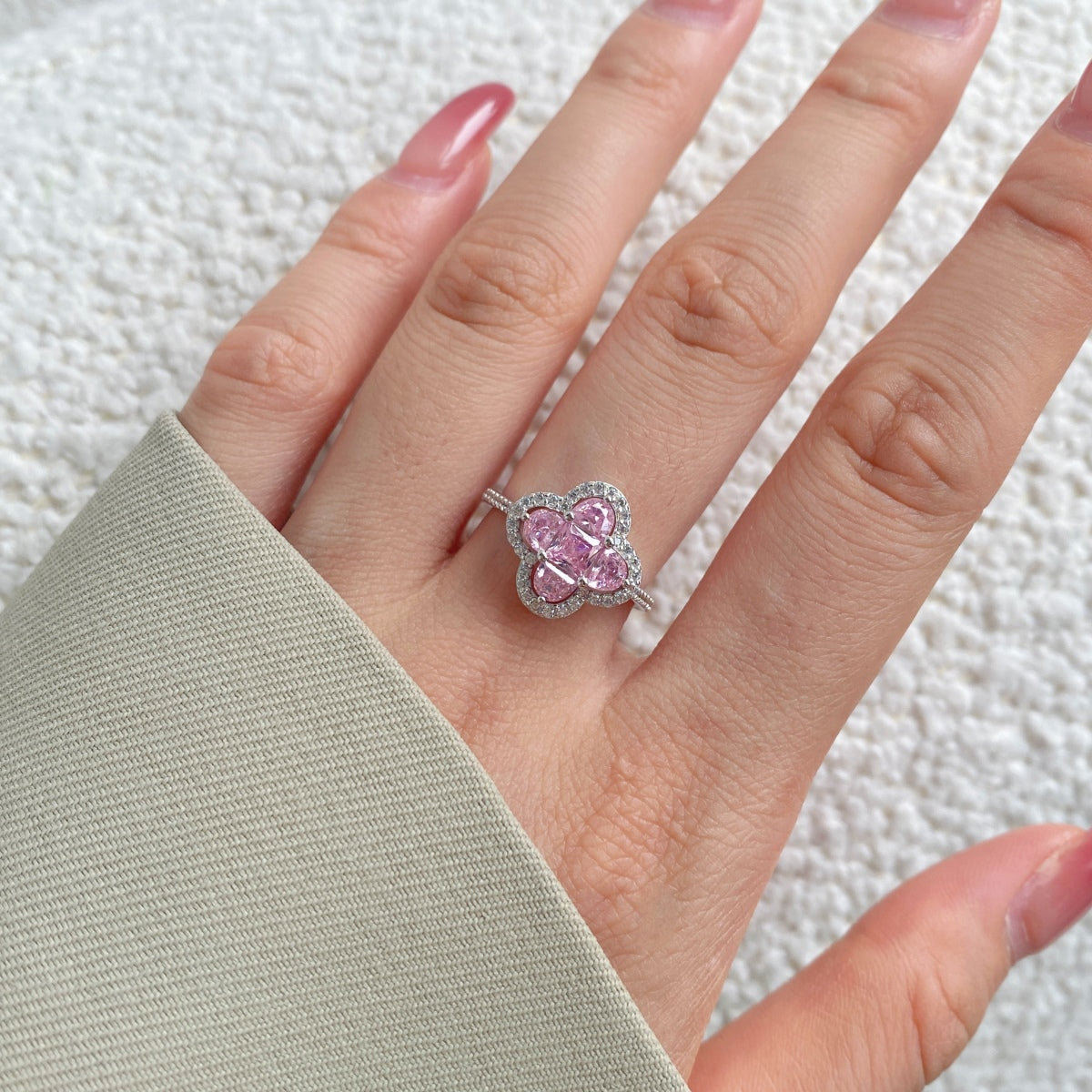 [Lora-Jewelry] Bague de banquet luxueuse en forme de fleur d'éternité