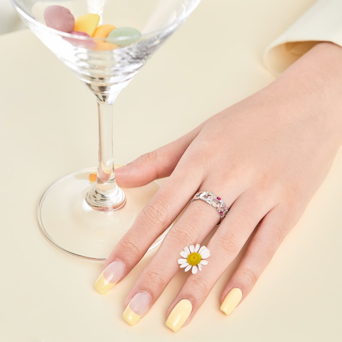 [Lora-Jewelry] Bague quotidienne scintillante et vibrante taille émeraude
