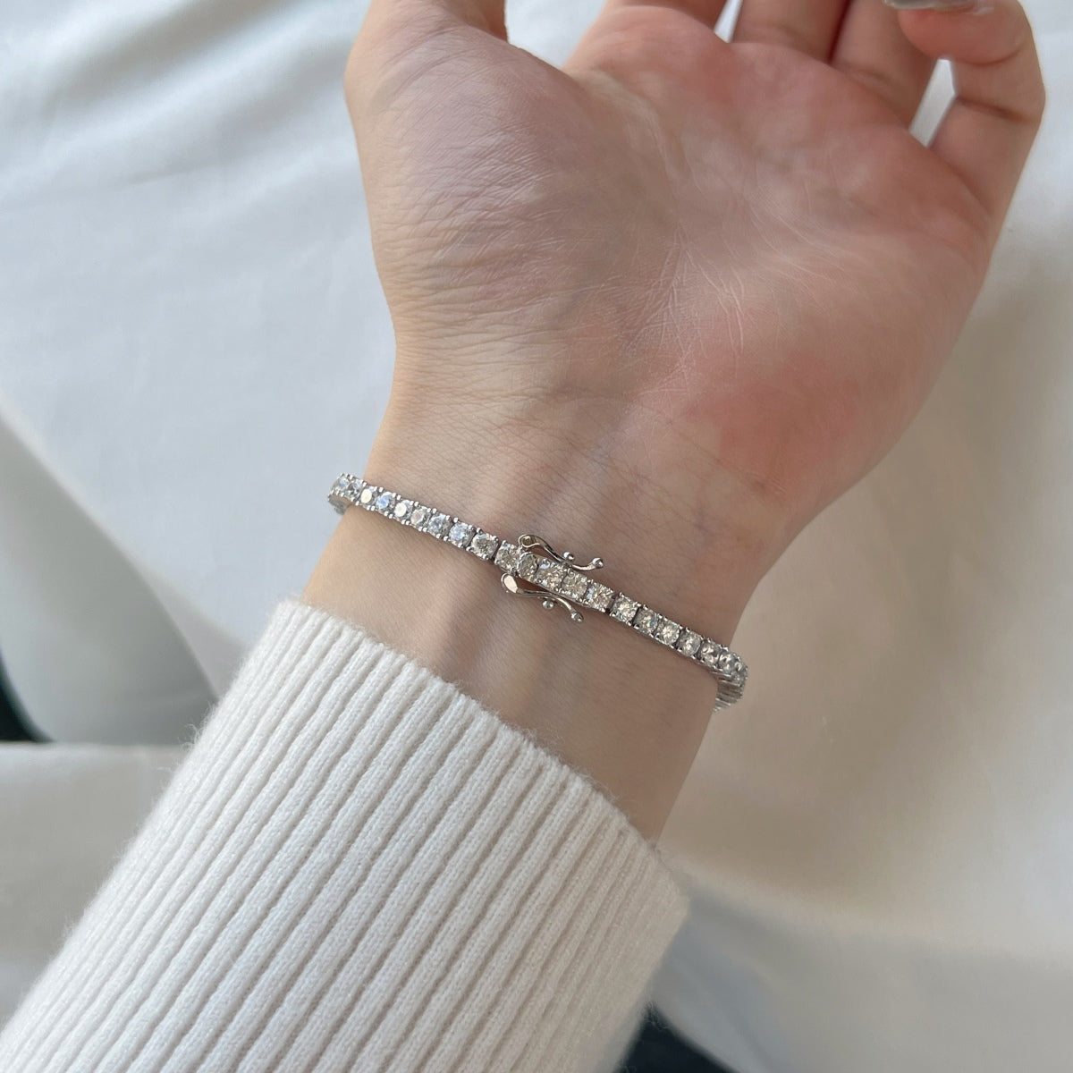 [Lora-Jewelry]上品でチャーミングなラウンドカットのテニスブレスレット