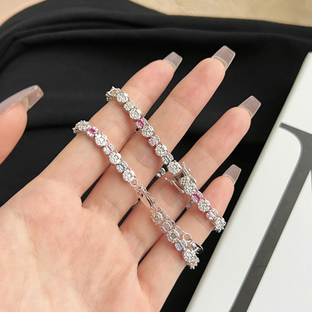 [Lora-Jewelry] Bracelet quotidien multi-tailles éblouissant et radieux